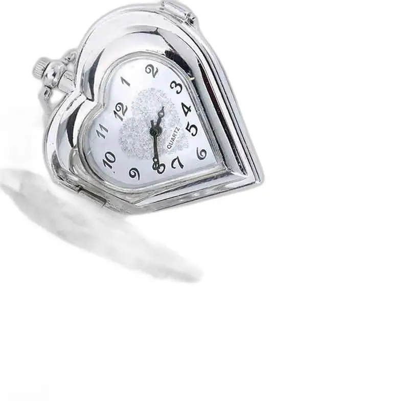 Photo Heart Necklace Watch i lyxigt silver med en design med hjärthänge