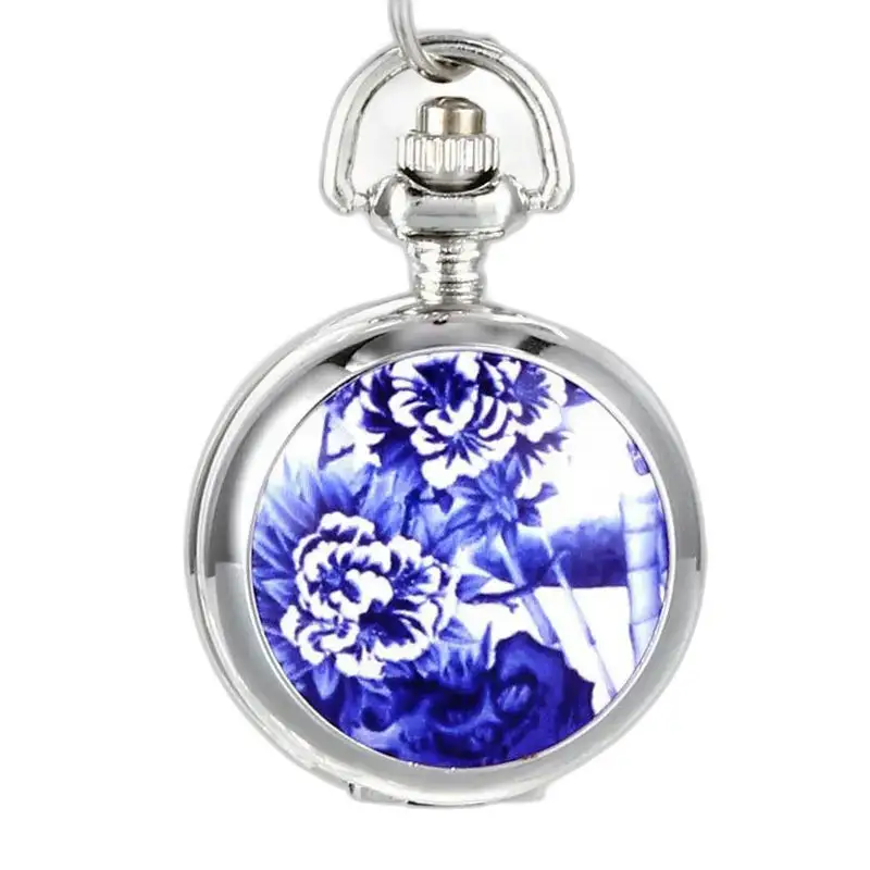 Silver Blue Flowers halsbandsklocka med elegant blå blommönster