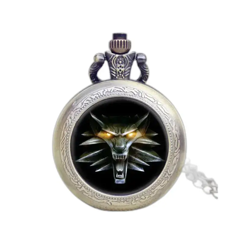 Metallic Wolf Necklace Watch med brons kil med skyddsflik dekorerad med en varg