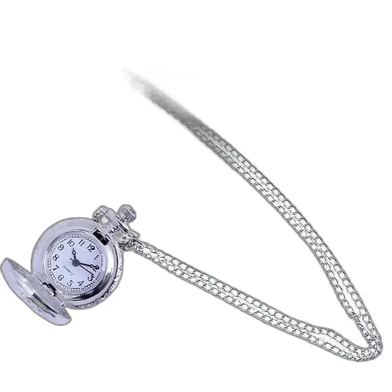 Chic silverhängande klocka för kvinnor med kedja, tidlös elegans och raffinerad stil